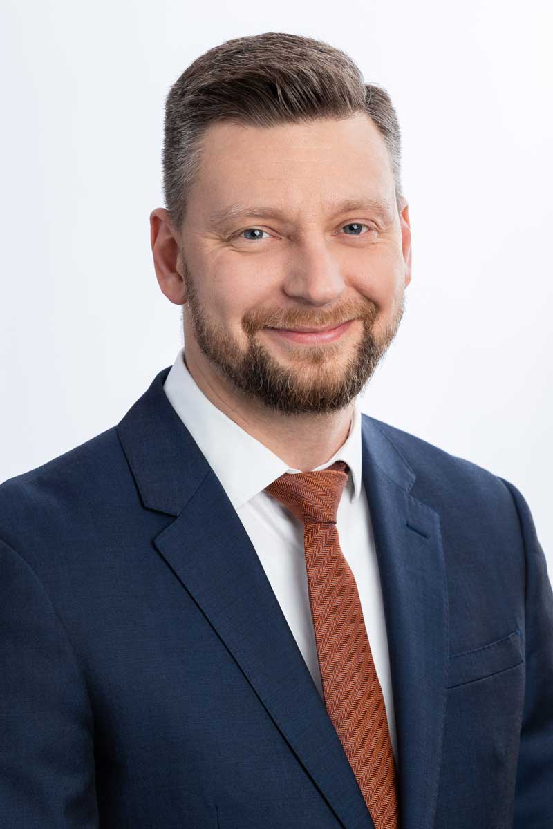 Jiří Haládek https://www.hypocare.cz//files_source/makler_profil/upload/images/juri_haladek_foto.jpg